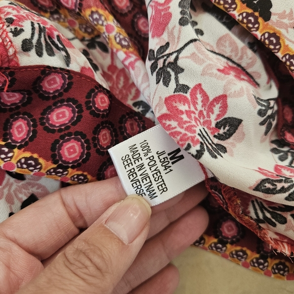 Ups & Down crop top size medium - Picture 4 of 8